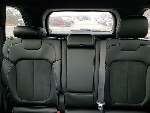 New 2025 Jeep Grand Cherokee Altitude image 35