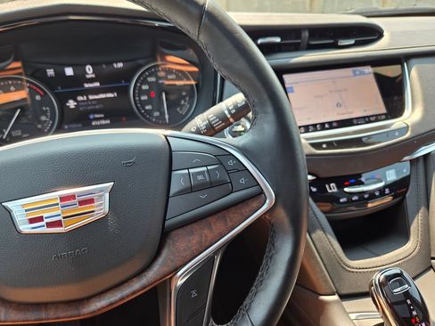 Used 2024 Cadillac XT5 Premium Luxury w/ Technology Package AWD/4WD image 23