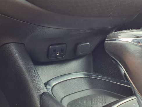 Used 2018 Chevrolet Malibu LT FWD image 12