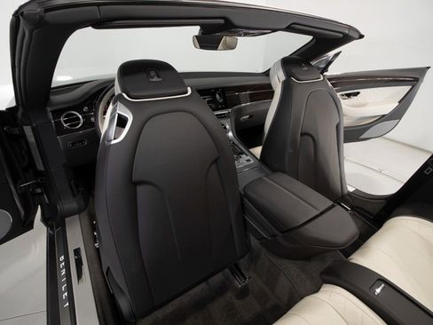 Used 2021 Bentley Continental GT image 42