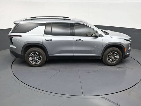 Used 2026 Chevrolet Traverse LT FWD image 16