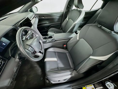 Used 2025 Toyota Camry SE image 13