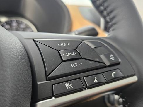 Used 2025 Nissan Sentra SV w/ SV Premium Package image 33