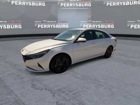 Used 2021 Hyundai Elantra SEL w/ Convenience Package FWD image 4