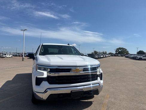 Used 2023 Chevrolet Silverado 1500 LT AWD/4WD image 3
