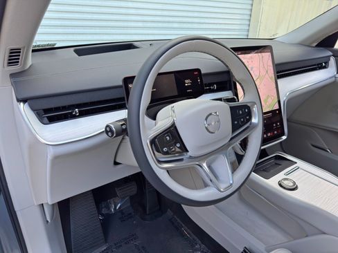 Used 2025 Volvo EX90 Ultra AWD/4WD image 11