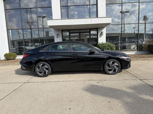 New 2026 Hyundai Elantra Limited image 3