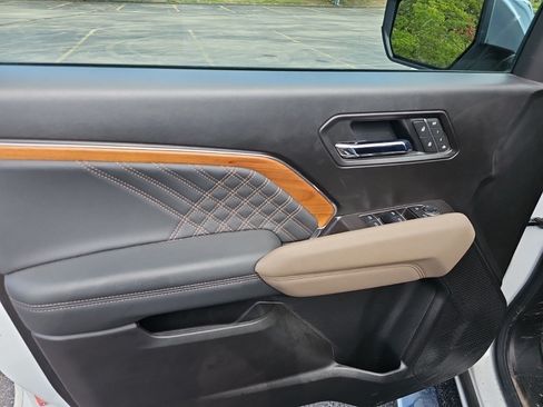 Used 2025 GMC Canyon Denali AWD/4WD image 19