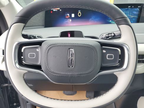 New 2025 Lincoln Navigator Reserve image 16