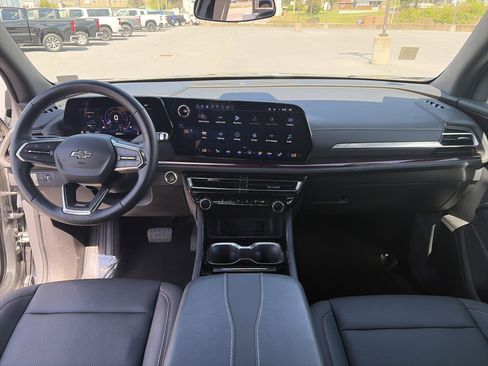 Used 2025 Chevrolet Traverse Z71 AWD/4WD image 15