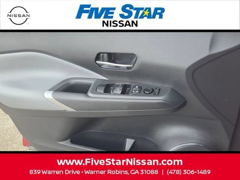 Used 2023 Nissan Kicks SR w/ SR Premium Package FWD image 29