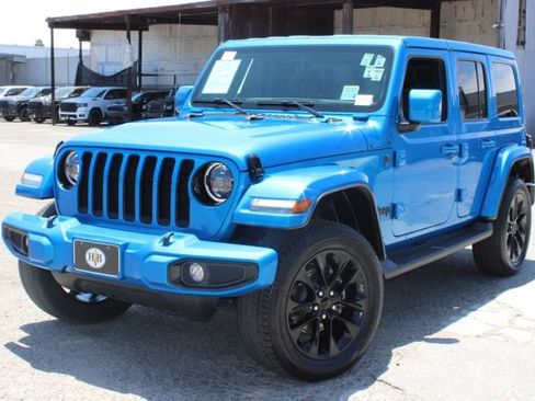 Used 2023 Jeep Wrangler Unlimited Sahara AWD/4WD image 9