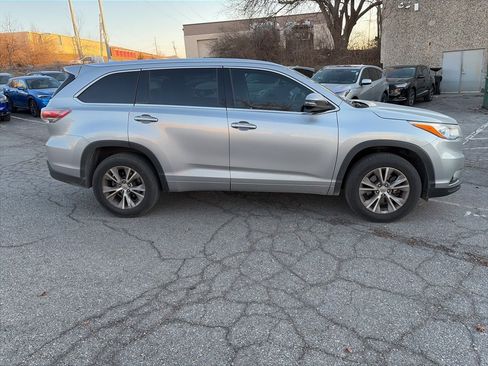 Used 2015 Toyota Highlander XLE image 4
