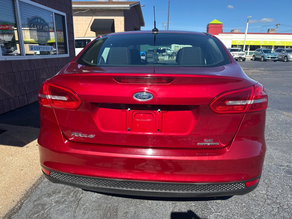 Used 2016 Ford Focus SE w/ SE Cold Weather Package FWD image 4