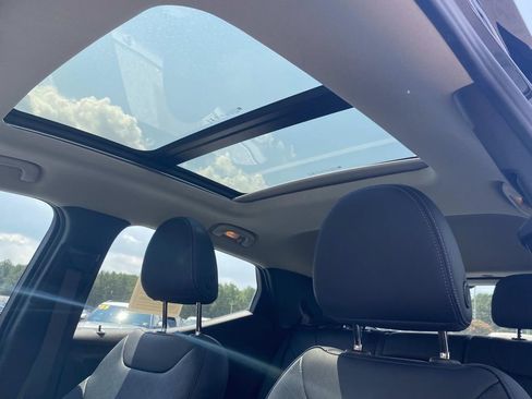 Used 2022 Chevrolet Bolt EUV Premier w/ Sun & Sound Package image 18