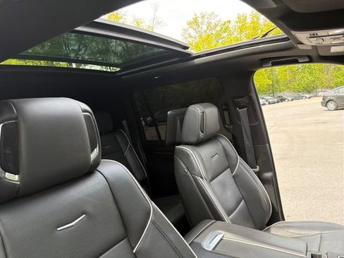 Used 2024 Cadillac Escalade ESV Premium Luxury w/ Performance Package AWD/4WD image 43