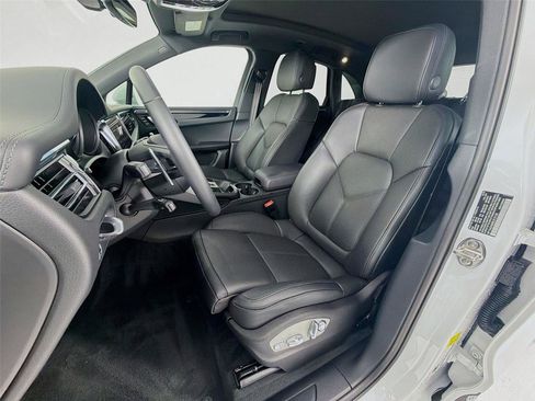 Used 2025 Porsche Macan AWD/4WD image 5