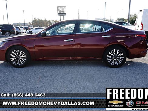 Used 2024 Nissan Altima 2.5 SV FWD image 4