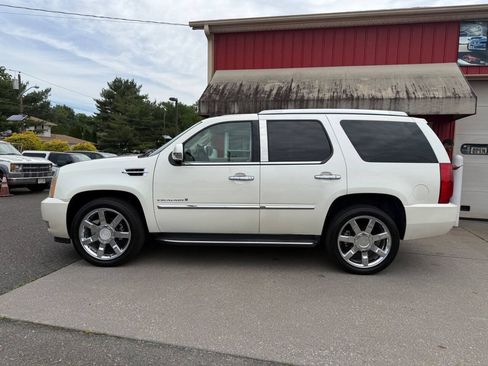 Used 2008 Cadillac Escalade AWD image 2