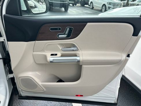 Used 2023 Mercedes-Benz GLB 250 image 39