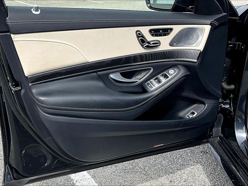 Used 2019 Mercedes-Benz S 560 Sedan image 22