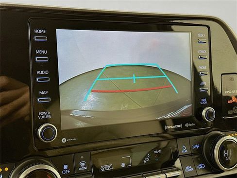 Used 2022 Toyota Highlander XLE image 15