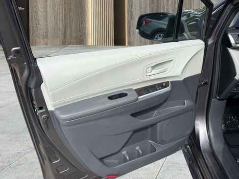 Used 2024 Toyota Sienna LE image 27