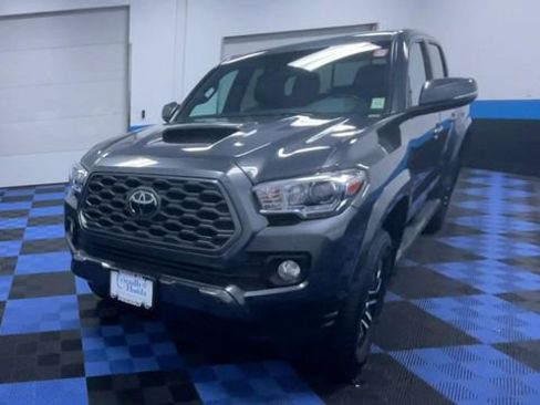 Used 2022 Toyota Tacoma TRD Sport w/ TRD Premium Sport Package image 3