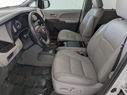 Used 2017 Toyota Sienna XLE w/ XLE Navigation Package image 16