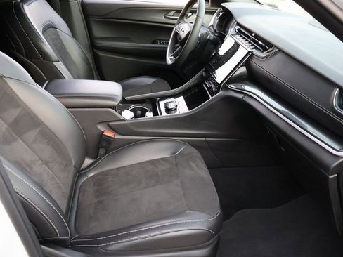 Used 2023 Jeep Grand Cherokee Altitude image 54