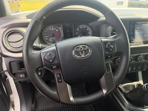 Used 2019 Toyota Tacoma TRD Off-Road AWD/4WD image 22