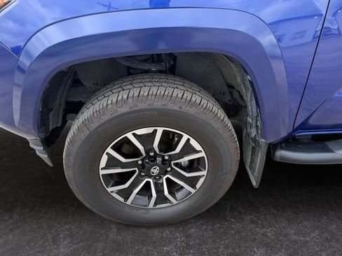 Used 2022 Toyota Tacoma TRD Sport AWD/4WD image 14