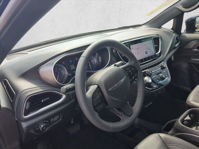 New 2026 Chrysler Pacifica Select w/ S Appearance Package FWD image 3