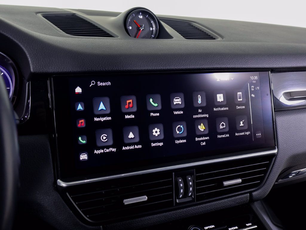 Certified 2022 Porsche Cayenne AWD/4WD image 16