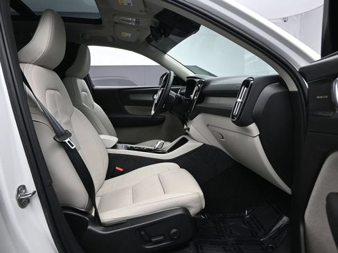 Used 2023 Volvo XC40 B5 Ultimate w/ Protection Package Premier AWD/4WD image 24
