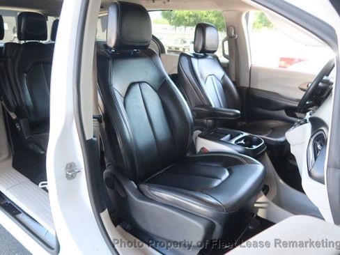 Used 2020 Chrysler Voyager Lxi FWD image 25