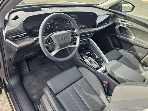 Used 2025 Audi Q5 Premium Plus image 2