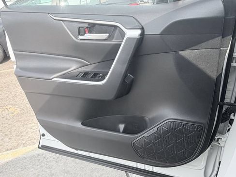 Used 2025 Toyota RAV4 XLE FWD image 26
