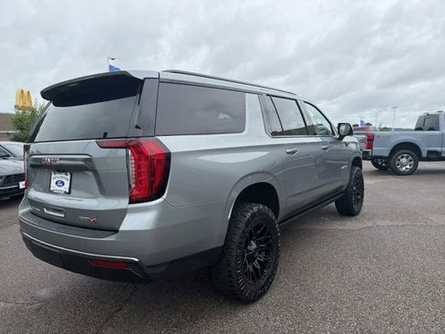 Used 2024 GMC Yukon XL AT4 w/ AT4 Premium Package AWD/4WD image 7