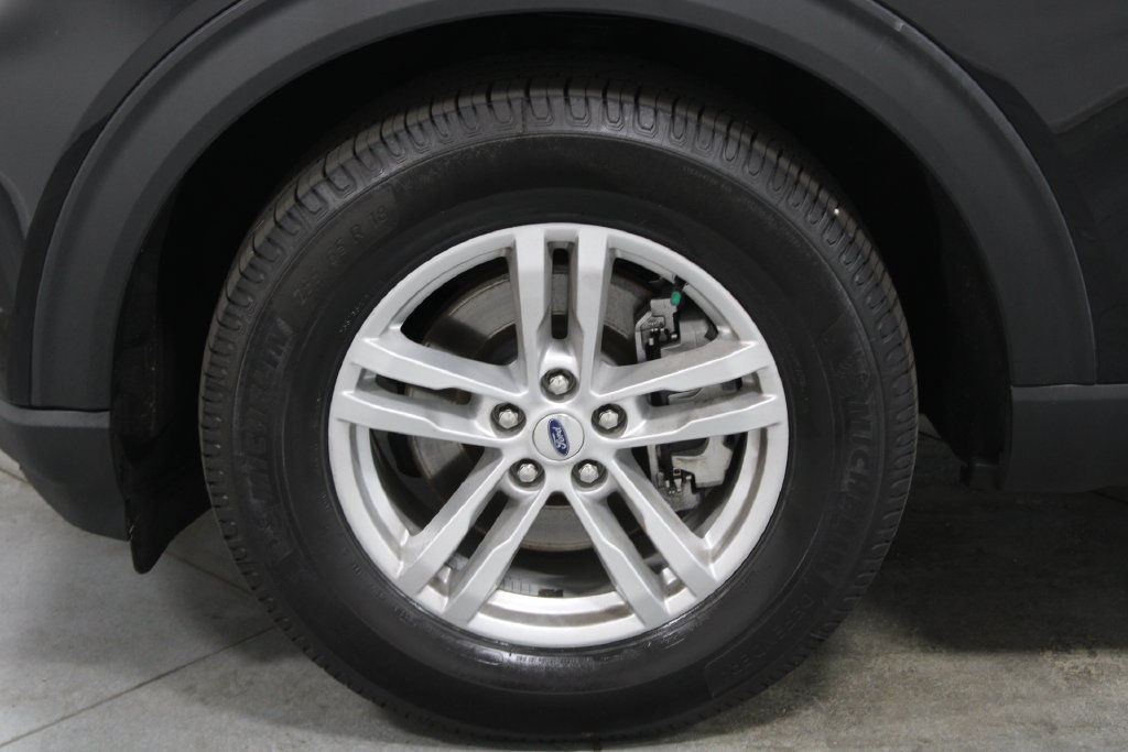 Used 2023 Ford Explorer XLT AWD/4WD image 18