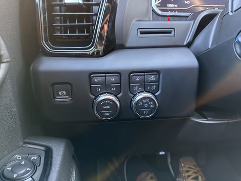 Used 2024 GMC Sierra 1500 AT4 w/ AT4 Premium Package image 24