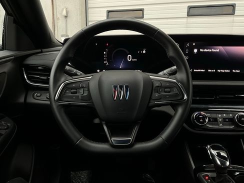 Used 2025 Buick Envista Sport Touring image 32