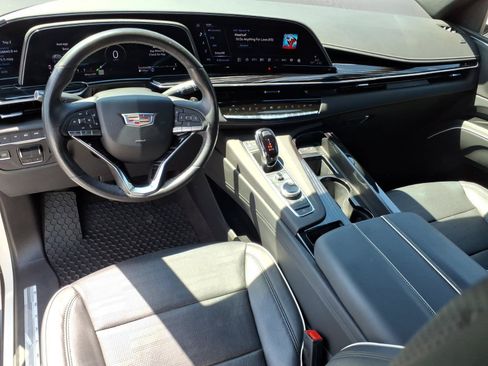 Used 2023 Cadillac Escalade ESV Sport AWD/4WD image 17