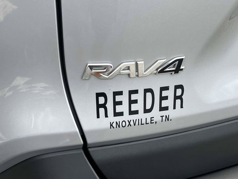 Used 2021 Toyota RAV4 XLE w/ Convenience Package AWD/4WD image 8