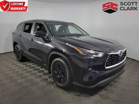 Used 2023 Toyota Highlander LE image 1