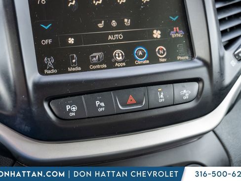 Used 2016 Jeep Cherokee Overland w/ Technology Group image 10