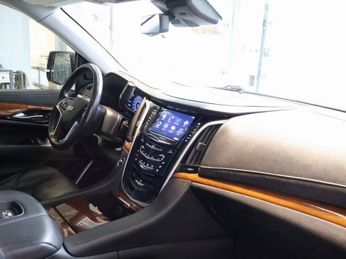 Certified 2020 Cadillac Escalade Luxury image 45