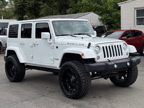 Used 2017 Jeep Wrangler Unlimited Rubicon w/ Connectivity Group AWD/4WD image 2