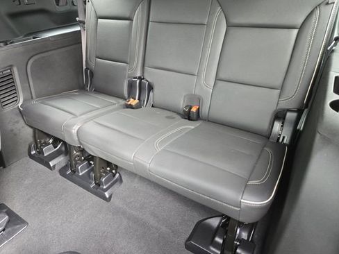 Used 2025 Chevrolet Suburban Premier image 30