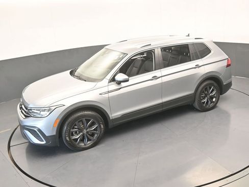 Used 2023 Volkswagen Tiguan SE image 48